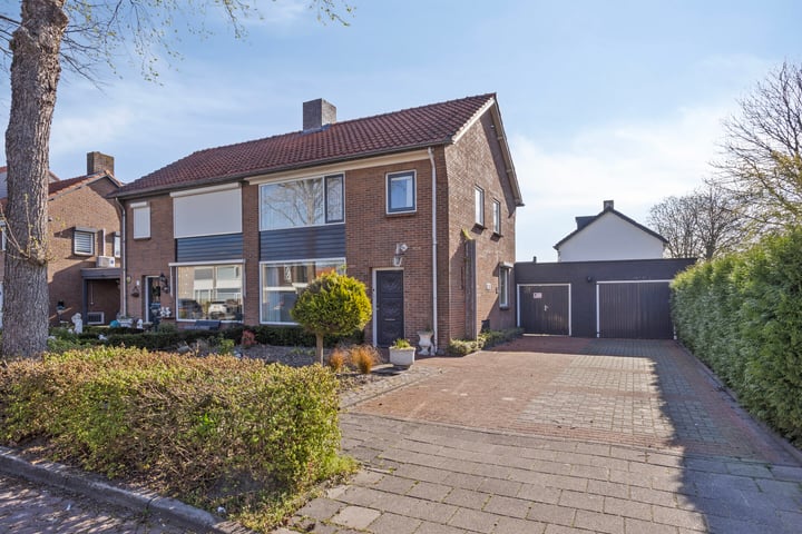 Juliana van Stolbergstraat 15 in Kaatsheuvel foto