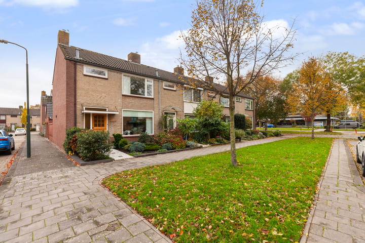 Juliana van Stolbergstraat 34 in Hardinxveld-Giessendam foto