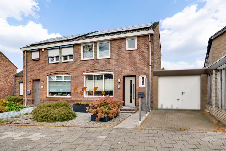 Julianalaan 16 in Munstergeleen foto