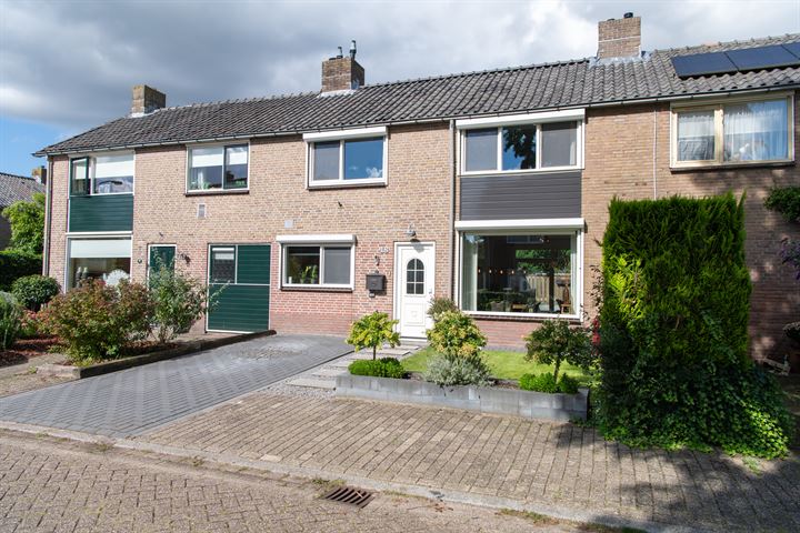 Julianalaan 18 in Heerde foto