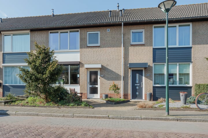 Julianalaan 28c in Raamsdonksveer foto