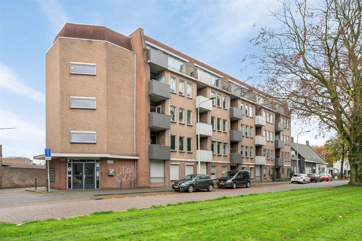 Julianapark 48-02 in Tilburg foto
