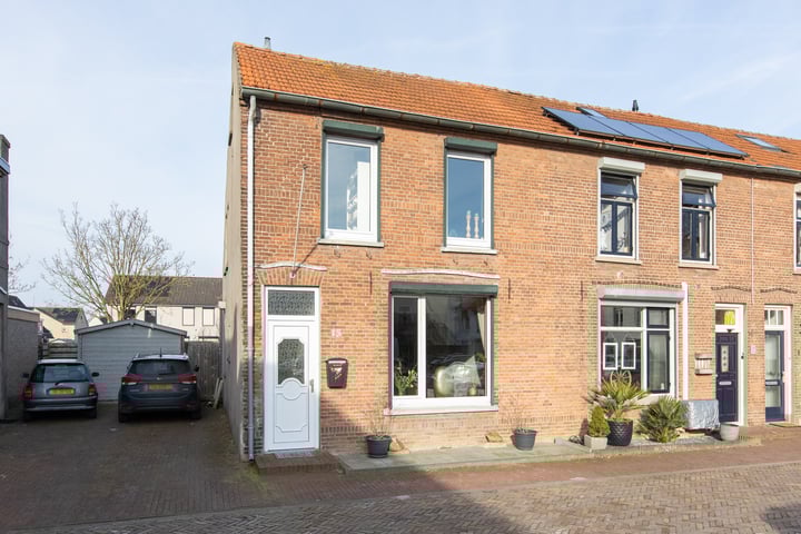 Julianaplein 15 in Tolkamer foto