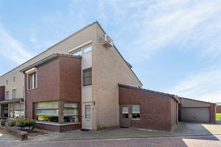 Julianaplein 30 in Reusel foto
