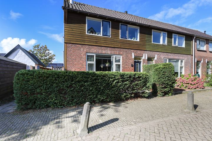 Julianastraat 1 in Hellevoetsluis foto