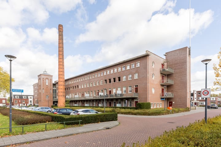 Julianastraat 42 in Rijen foto