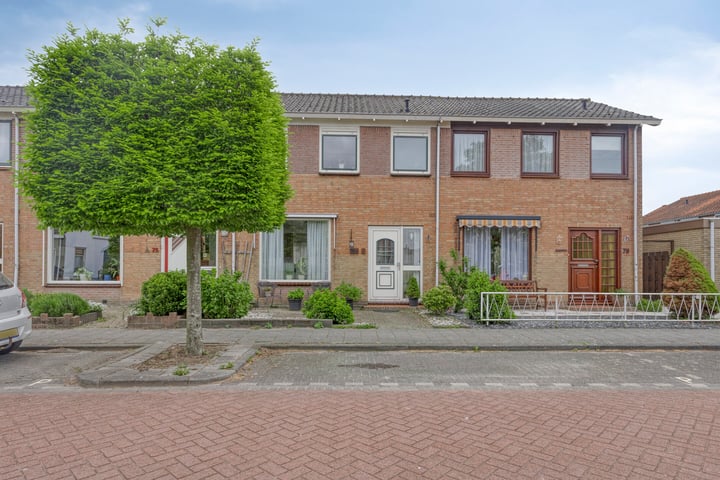Julianastraat 77 in Zuidland