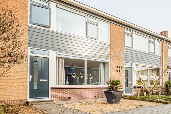 Julianastraat 81 in Strijen foto