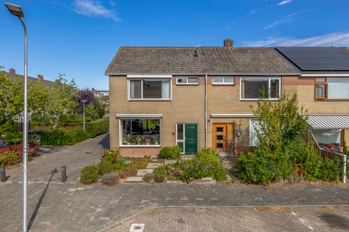 Jupiterstraat 24 in Spijkenisse foto