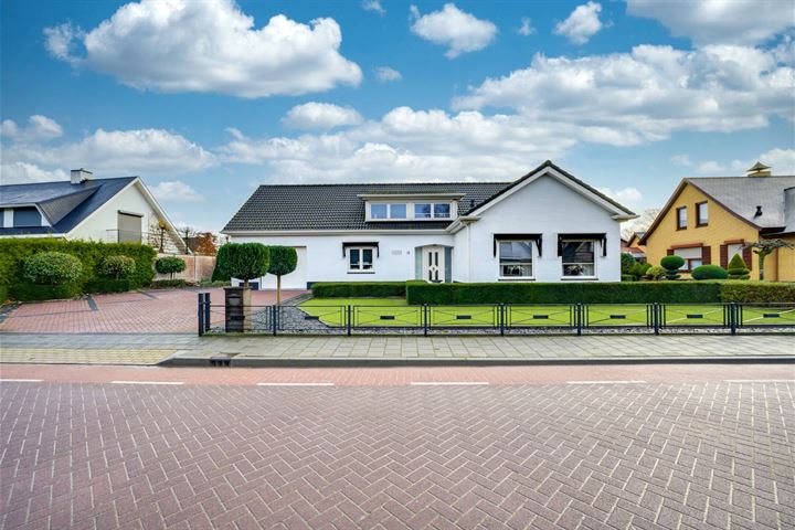 Kaaistraat 18 in St. Willebrord foto