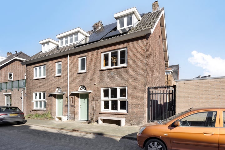 Kalverstraat 19 in 's-Hertogenbosch foto