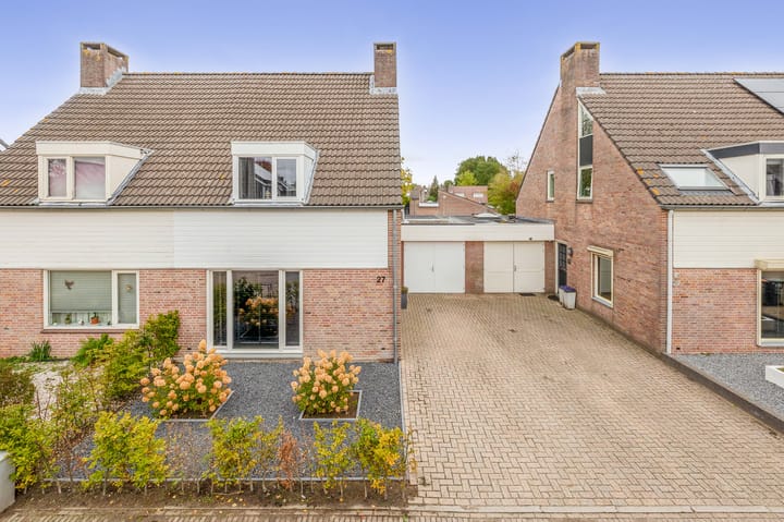 Kamille 27 in Udenhout foto