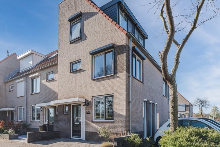 Kamperfoelie 48 in Rijnsburg