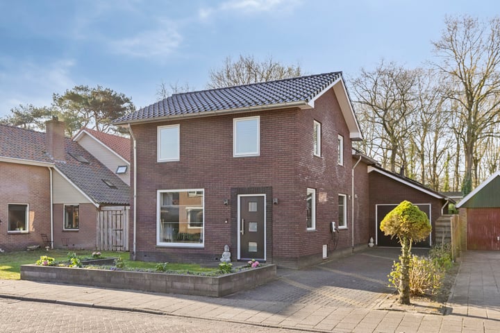 Kamperfoeliestraat 10 in IJhorst foto