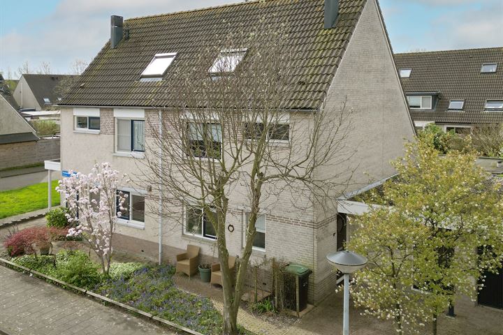 Kamperfoeliestraat 15 in Almere foto
