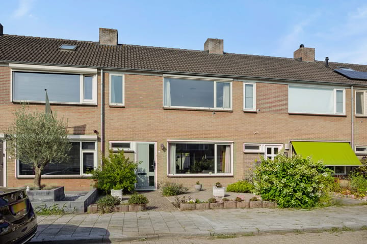 Kamperfoeliestraat 16 in Rosmalen
