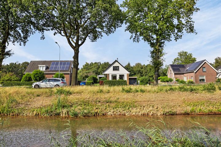 Kanaal A NZ 67 in Emmer-Compascuum foto