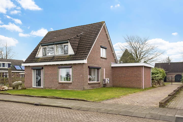 Kanaal B ZZ 161 in Emmer-Compascuum foto