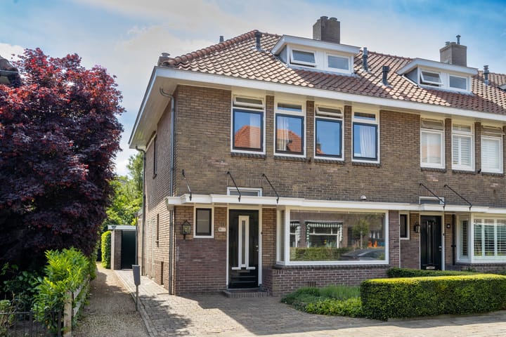 Kanaalweg 11 in Almelo foto
