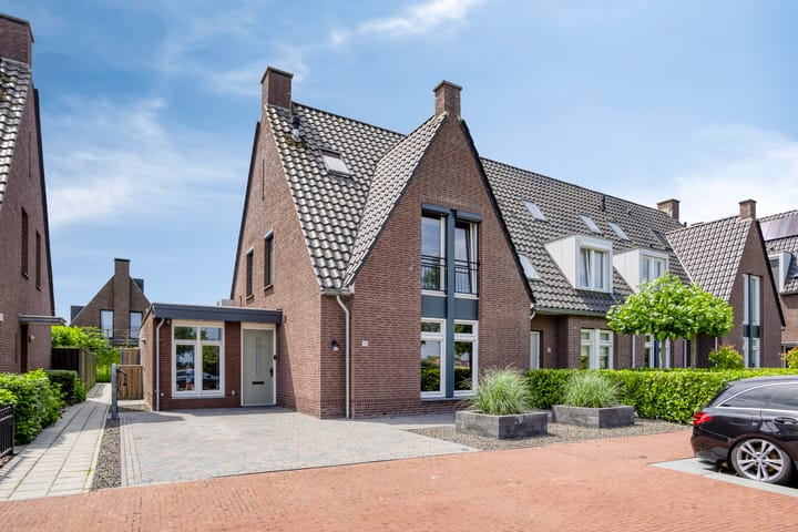 Kapitein Perrotstraat 10 in Halsteren foto