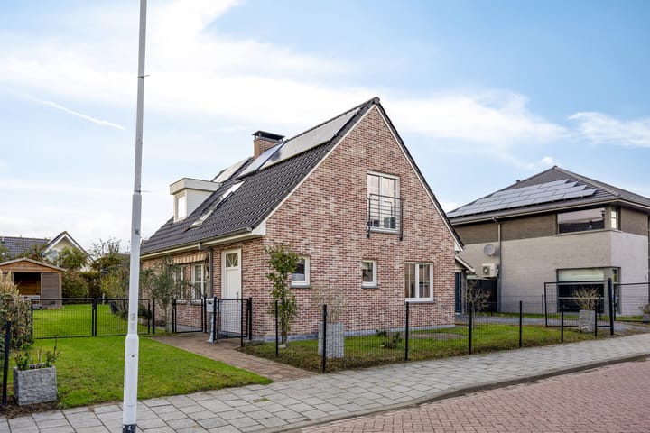 Kapitein R. Fassaertstraat 10 in Lamswaarde foto