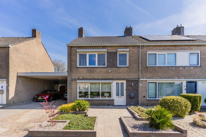 Kardinaal de Jongstraat 17 in Budel foto