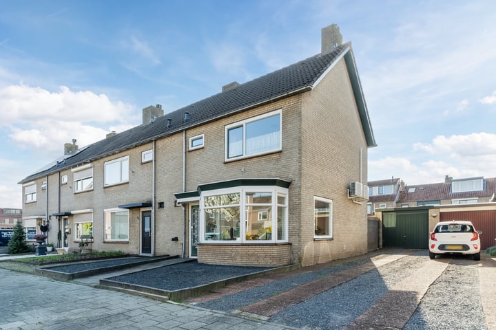 Kardinaal de Jongstraat 31 in Rijen foto