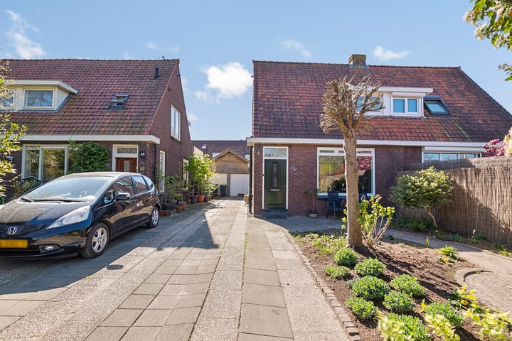 Karel Doormanstraat 44 in Spijkenisse foto
