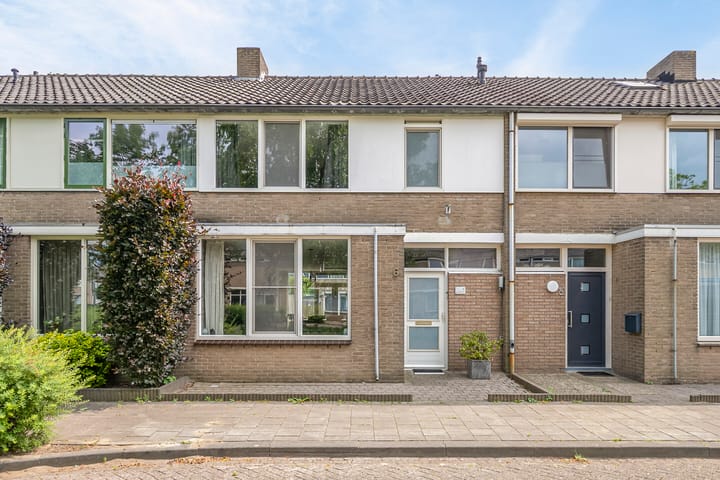 Karel V-straat 6 in Oss foto