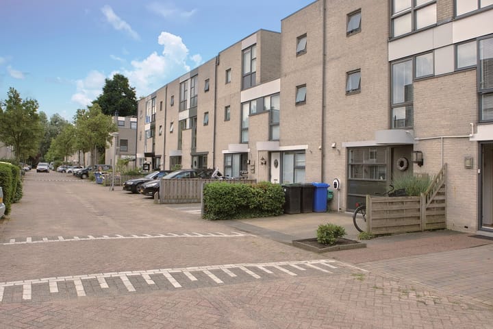 Karibastraat 16 in Delft foto