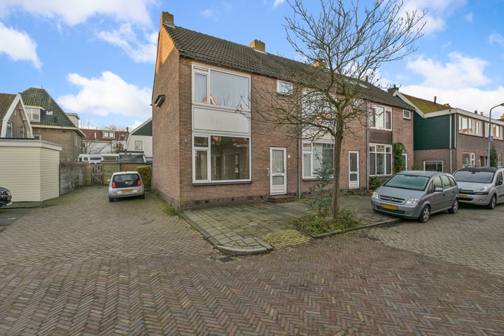 Karl Marxstraat 1 in Zaandijk foto