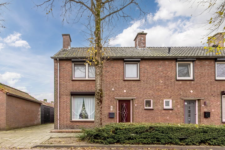 Karolinastraat 19 in Oud Gastel foto