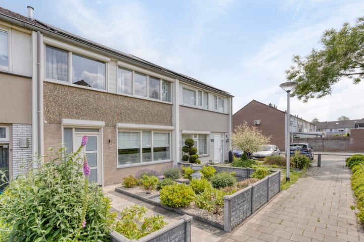 Karperlaan 4 in Helmond foto