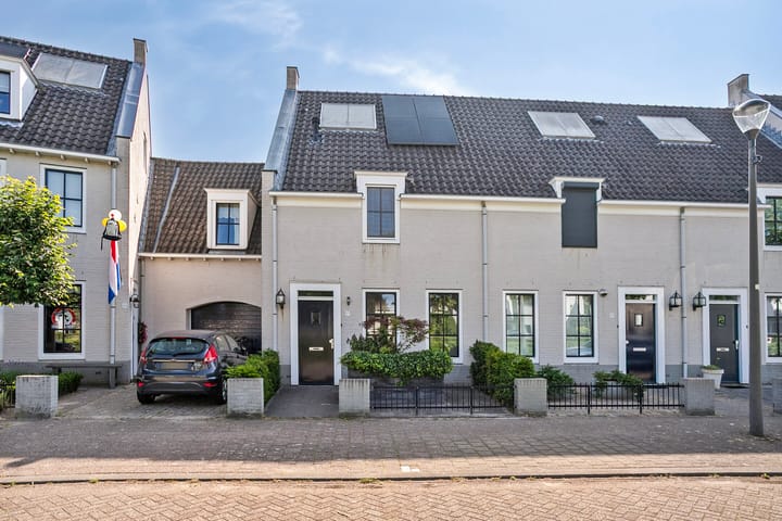 Karthuizerserf 17 in Helmond foto