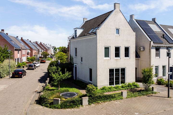 Karthuizerserf 3 in Helmond foto