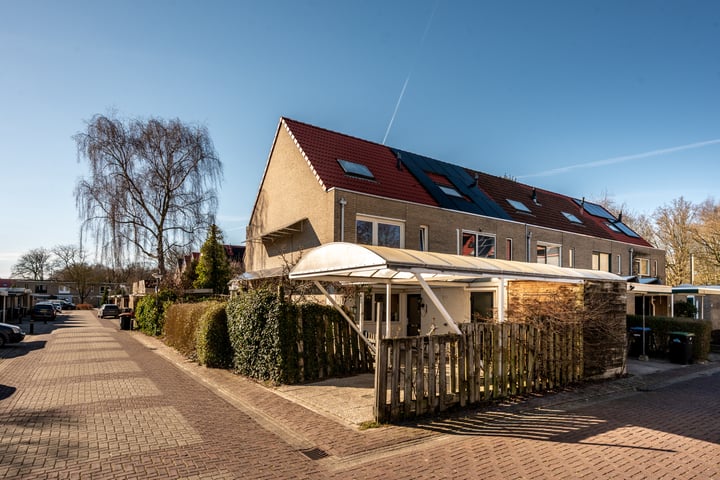 Karveel 51 53 in Lelystad foto