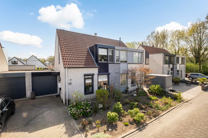 Karwijhof 18 in Biddinghuizen