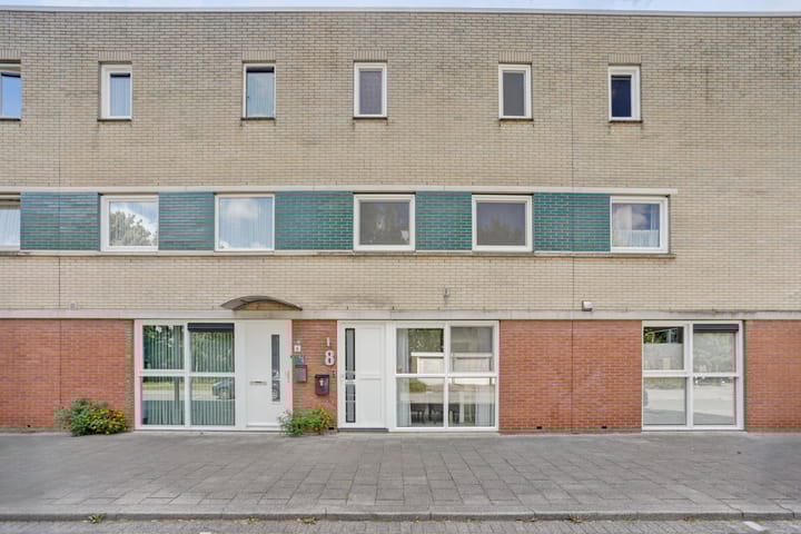 Karwijstraat 8 in Hoogvliet Rotterdam foto