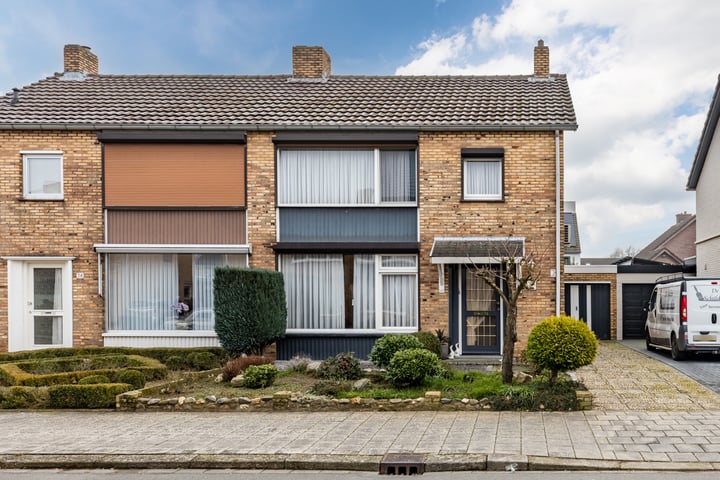 Kastanjestraat 36 in Echt foto