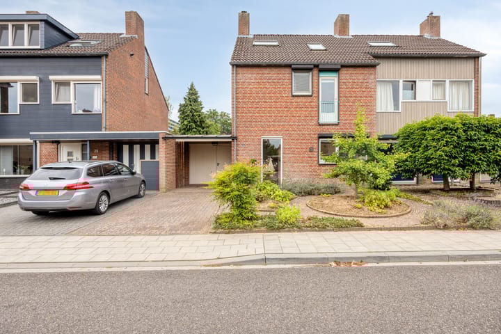 Kasteel Aerwinckelstraat 26 in Roermond foto