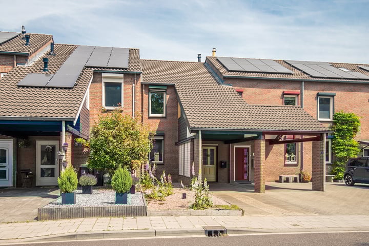 Kasteel Heysterumstraat 14 in Roermond foto