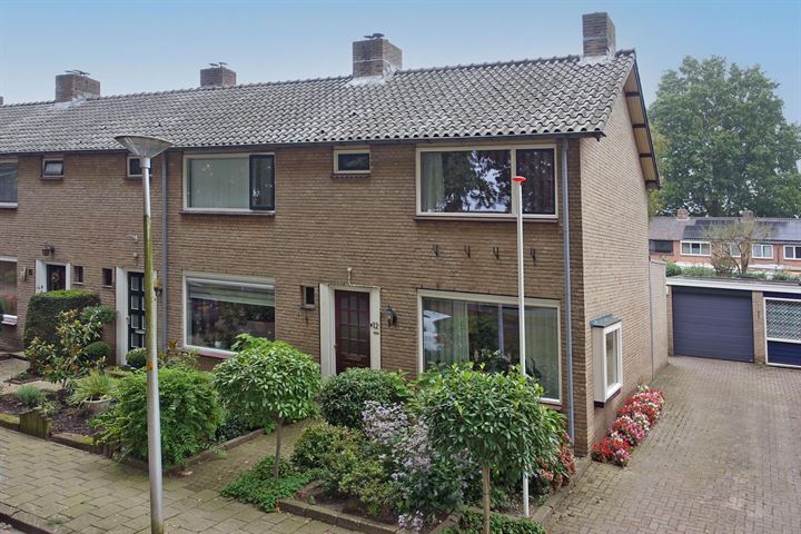 Kaufmannstraat 12 in Borne foto