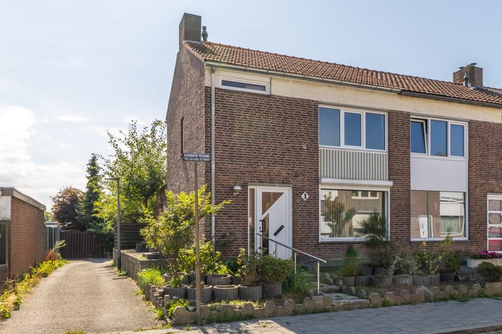 Keizerstraat 1 in Brunssum foto