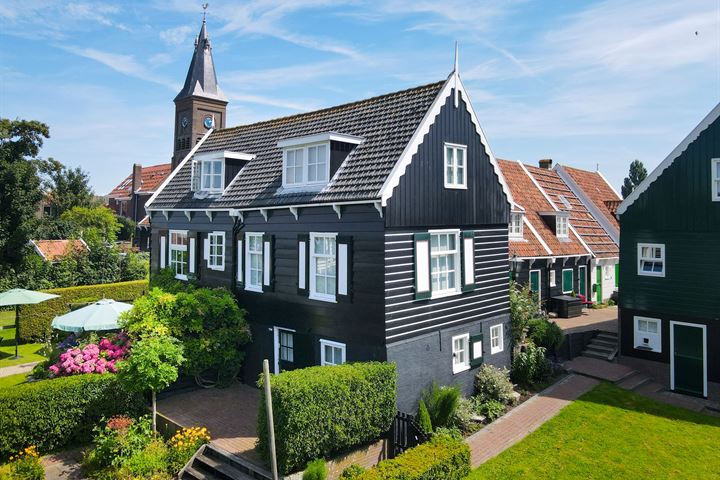 Kerkbuurt 5 in Marken foto