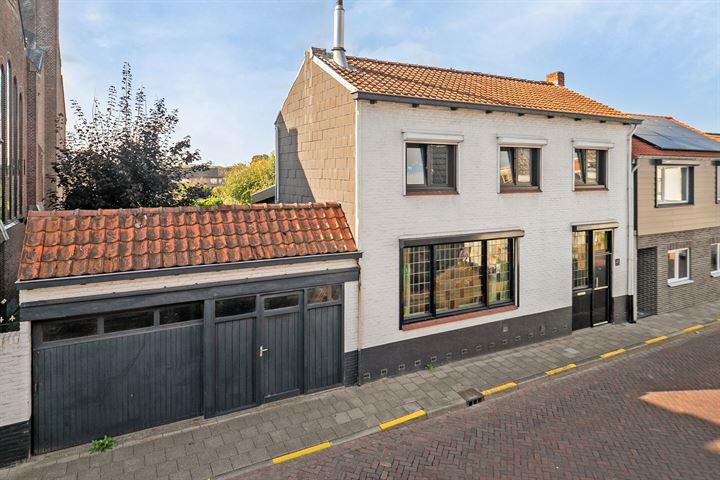 Kerkdreef 23 in Axel foto