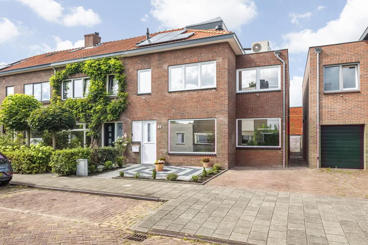 Kerkhofweg 88 in Breda foto
