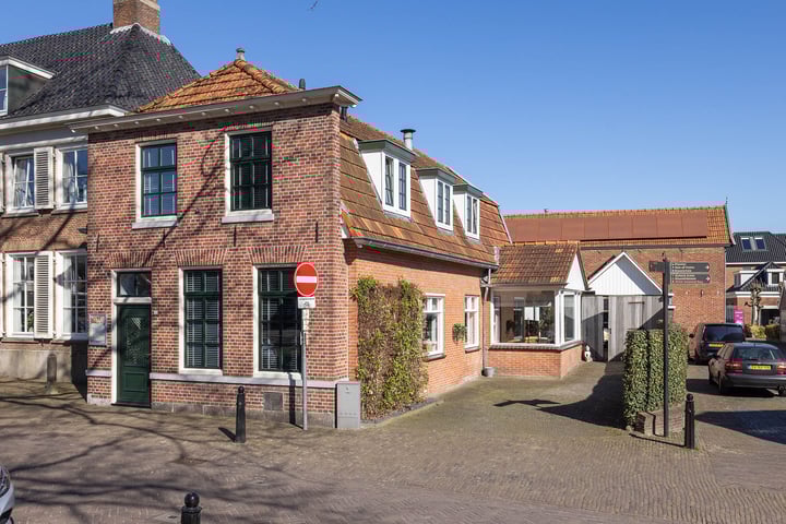 Kerkplein 5 in Ootmarsum foto