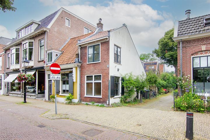Kerkplein 9 in Bloemendaal foto