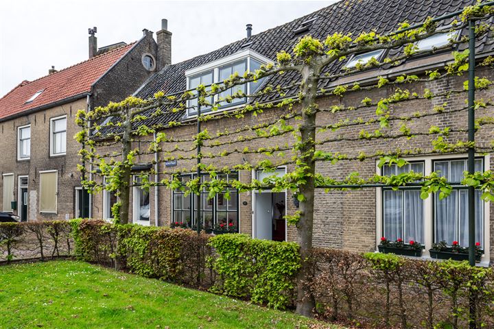 Kerkstraat 1 in Noordeloos foto