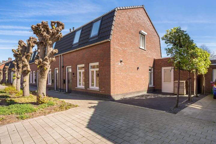 Kerkstraat 103A in Weert foto
